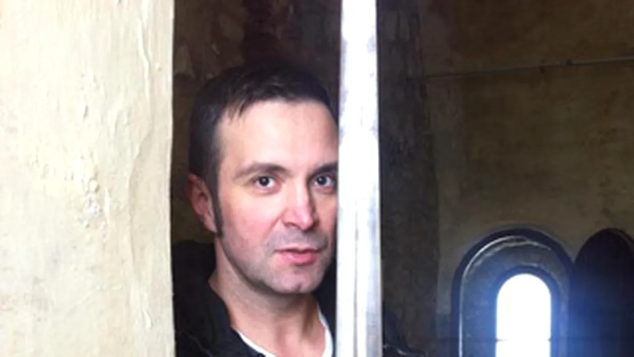 Daniel Buzdugan s-a pozat cu palosul in camera domnitelor de la Cetatea Neamtului