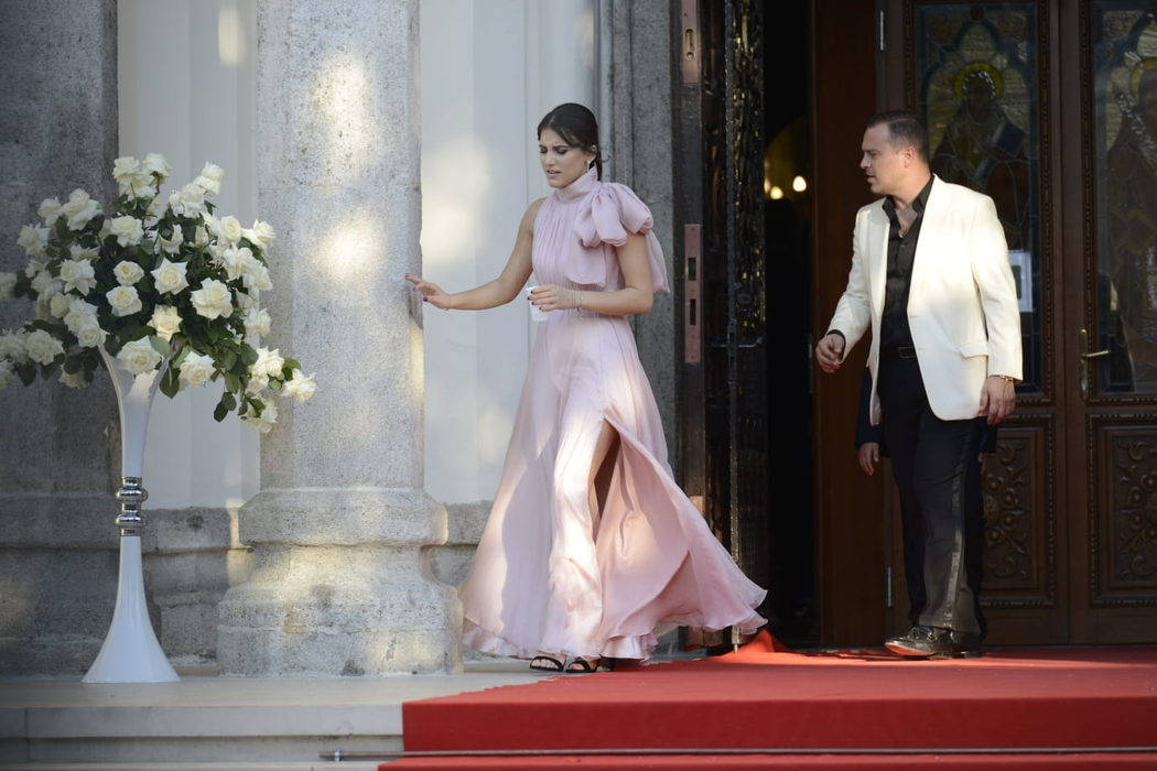 Vasile Geambazi și-a însoțit nepoata, care este și domnișoară de onoare, afară, deoarece i s-a făcut rău
