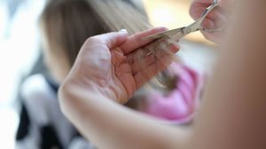 Sărbătoare mare pe 1 octombrie! De ce NU ai voie să îți tunzi părul în această zi