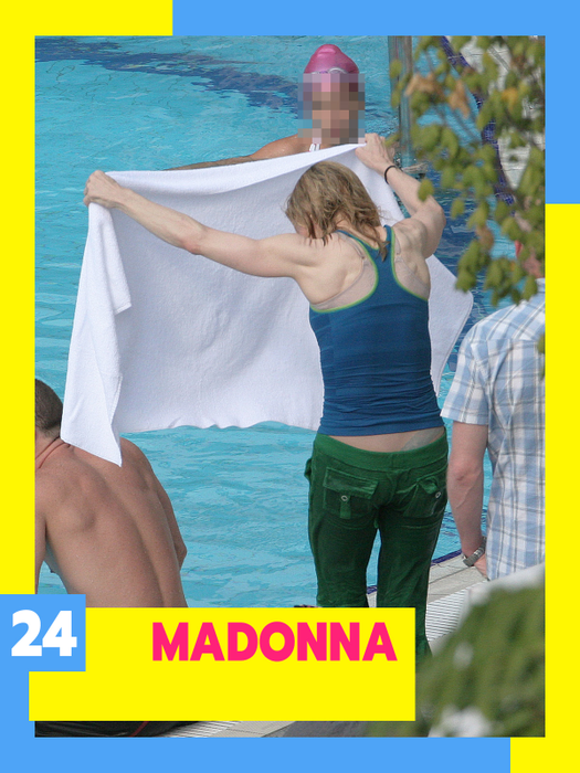 TOP 25 vedete care s-au ascuns sub prosopel. Madonna a făcut spectacol la piscină, iar apoi…