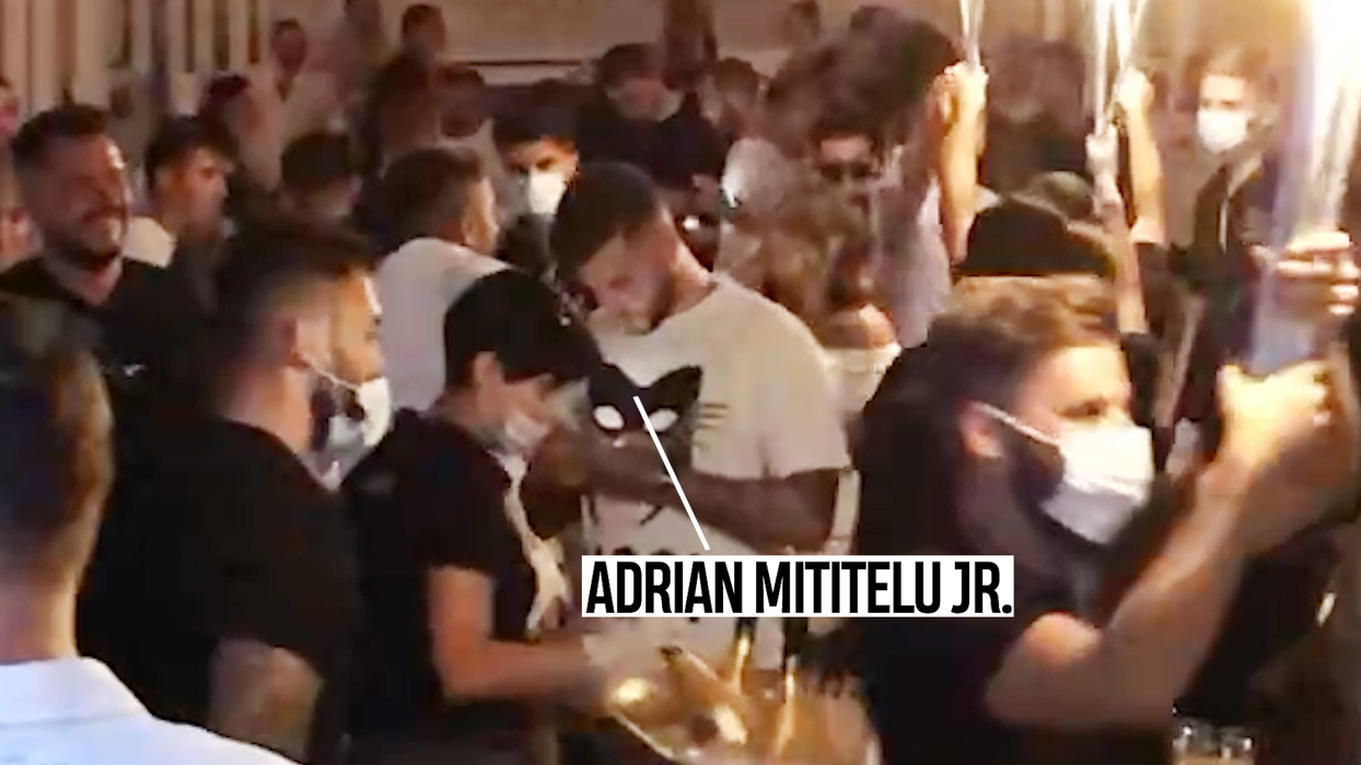 Adrian Mititelu Jr. a "spart" 15.000 de lei numai pe șampanie fină la LOFT