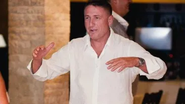 Maharu s-a pus pe iubit! Uite cum a fost surprins in bratele sosiei Simonei Sensual!