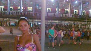 Si-a revenit spectaculos dupa ce a fost violata de doctorul Tranca si a cazut pe geam! Uite cum i-a innebunit Andreea pe suporterii stelisti cu silicoanele!