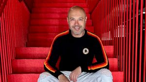 Cine este și cum arată iubita lui Mihai Mitoșeru. Seamănă izbitor de mult cu fosta lui soție, Noemi!