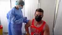 Dorian Popa s-a vaccinat împotriva COVID-19. Cântărețul a transmis totul live