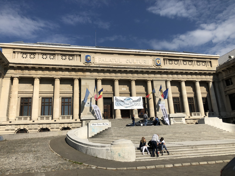 Startul competiției s-a dat din fața Palatului Culturii din Ploiești
