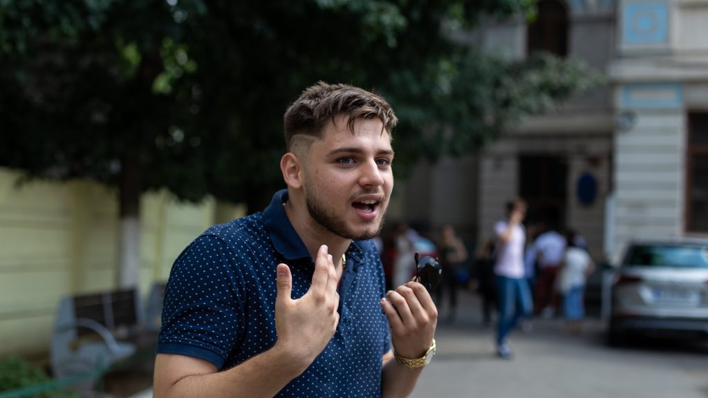 Cum a reacționat acest tânăr de etnie romă după ce a aflat ce notă a luat ieri, la Bacalaureat 2019. Imaginile au devenit virale în toată România