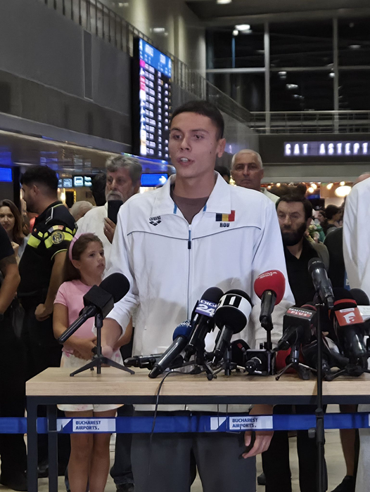 David Popovici s-a întors în România! Primele declarații după ce a câștigat două medalii de aur: ”Simți tensiunea din aer”