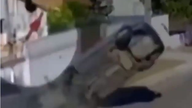 TOP 10 uluitor! Ei sunt cei mai norocoși oameni de pe planetă! Accidente teribile din care au ieșit fără o zgârietură VIDEO