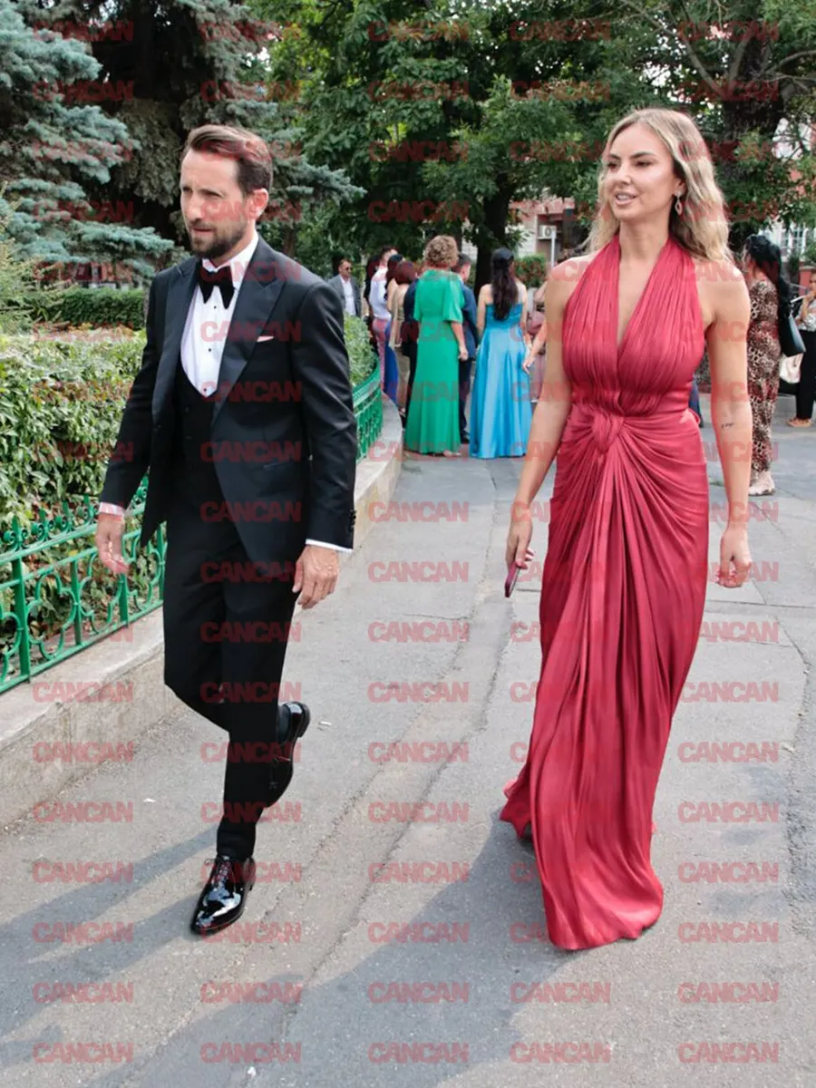 Dani Oțil, însoțit de Roxana Ionescu, nașa lor / Sursă foto: CANCAN.RO