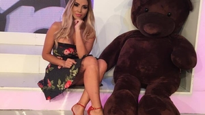 O blondă celebră din showbiz s-a despărţit de iubit. A făcut asta într-un mod neobişnuit