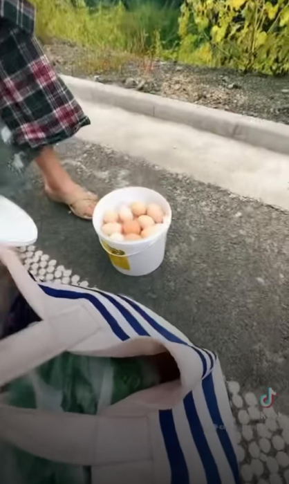 Culiță Sterp, așa cum rar se lasă văzut. Ce a făcut cântărețul în momentul în care a întâlnit o bătrână pe stradă