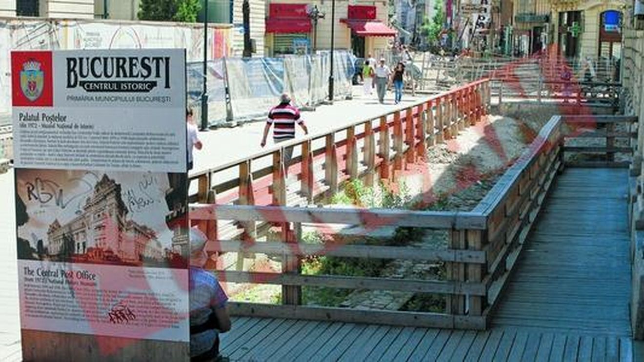 Centrul istoric, napadit de buruieni si gunoaie