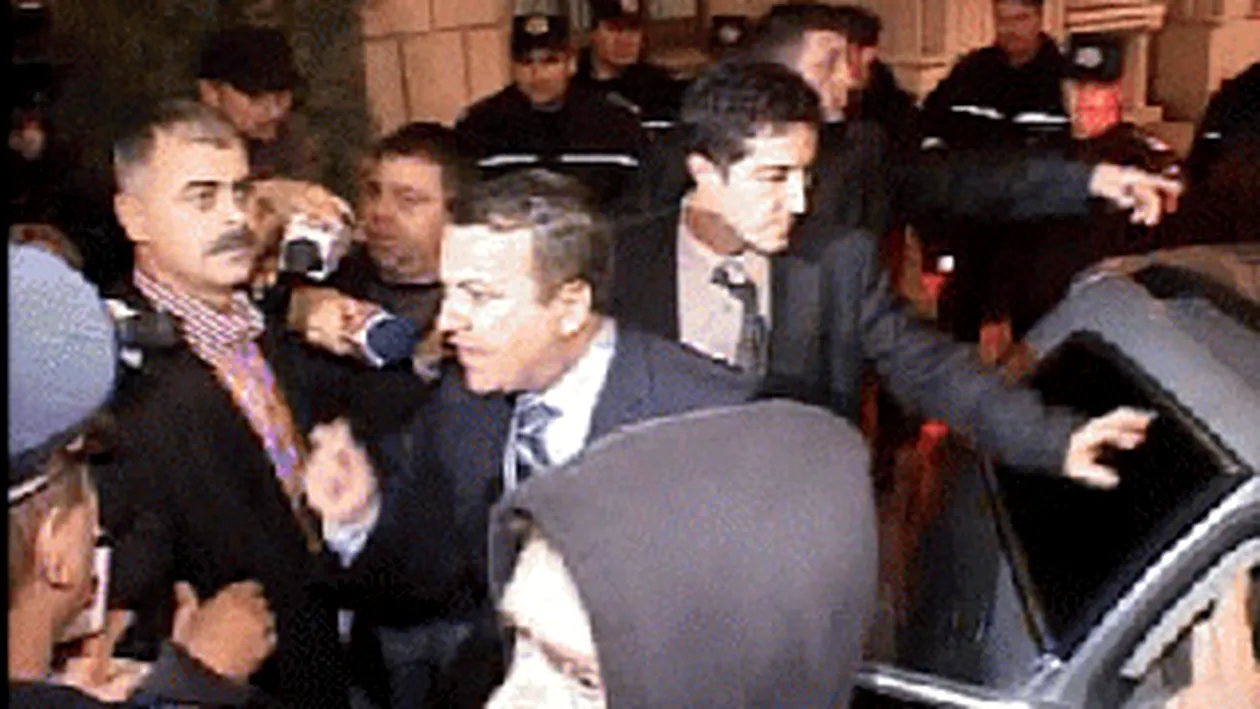 VIDEO Protestele de la Ministerul Finantelor continua si se vor extinde in toata tara! Angajatii din Educatie si Politie se aliaza cu finantistii