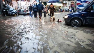 VIDEO | Imagini uluitoare din Palermo! A plouat două ore cât într-un an