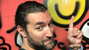 Mașina unui bucureștean a fost “invadată“ de…Smiley! Motivul este unul incredibil