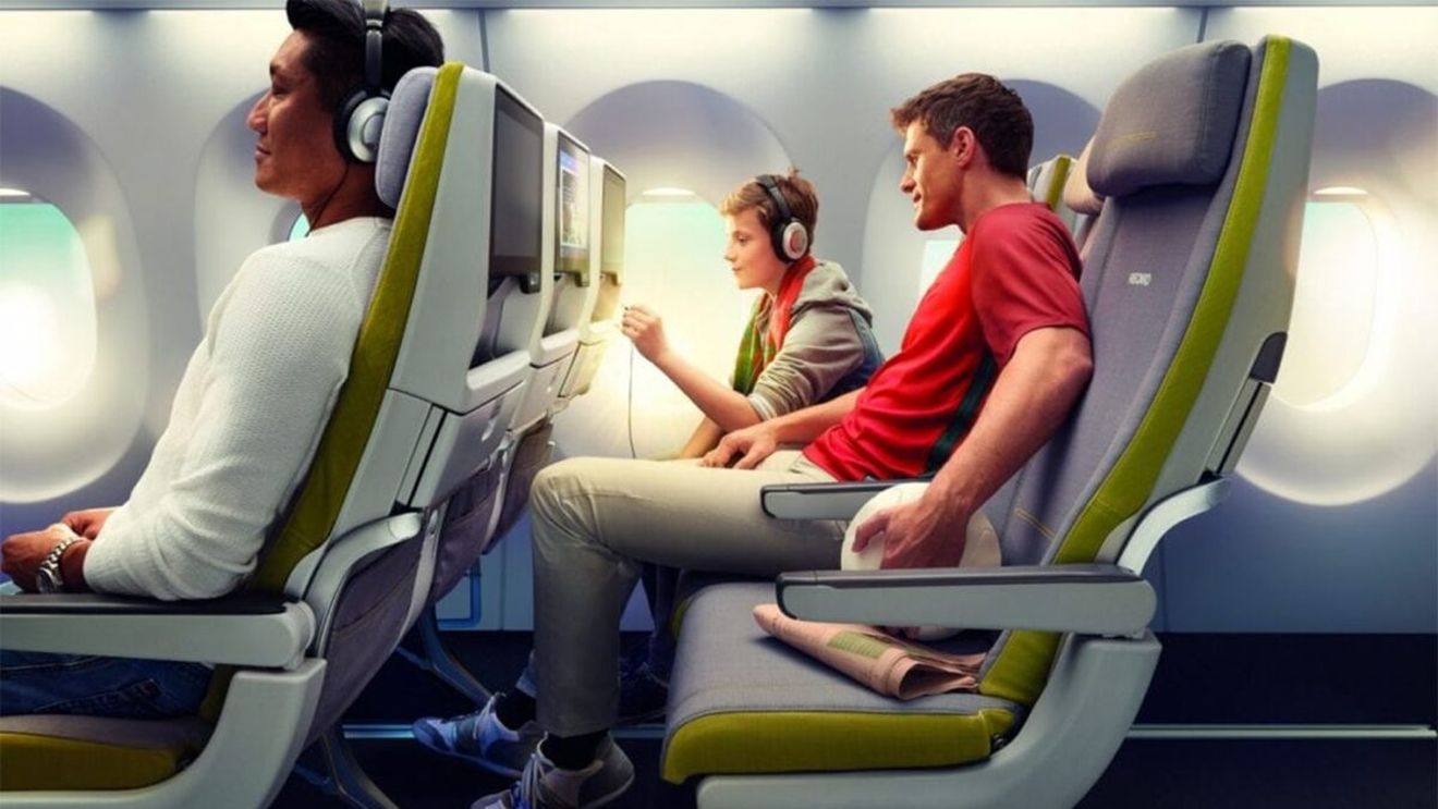 Motivul pentru care nu trebuie să porți pantaloni de trening în avion. Avertismentul experților în siguranța aviației