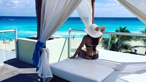Fiica lui Adi Minune si-a innebunit fanii! Cum a aparut pe plaja din Cancun!