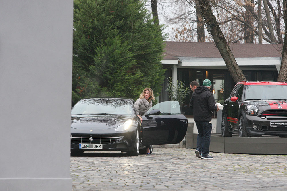 "Regina Puilor", Elsa Ghaziri, urcă în Ferrari
