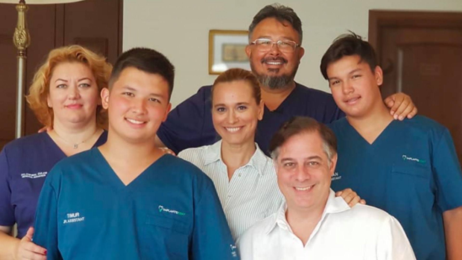 Cunoscut medic stomatolog, ucis de coronavirus! Ce legătură avea cu Andreea Esca și cu soțul ei