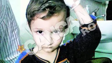 Dupa zece zile petrecute in spital, parintii lui Andrei Stoian si-au luat fiul acasa. Au decis sa-l trateze in strainatate