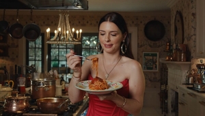 Pasta Queen ne învață să facem Spaghetti alla Puttanesca. Adevărate, fără vrăjeală, ca-n Napoli, noaptea târziu