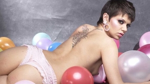 O mai tineti minte pe profa de sex Laura Andresan? Vedeta cu cei mai mult fotbalisti la activ...in pat e logodita cu Grasu XXL