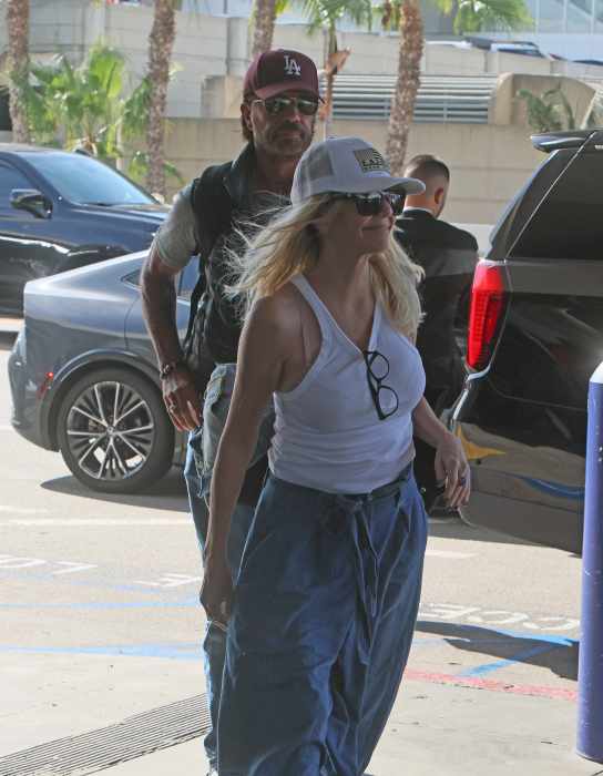 Heather Locklear și Lamas surprinși la LAX, sursa-profimedia.ro