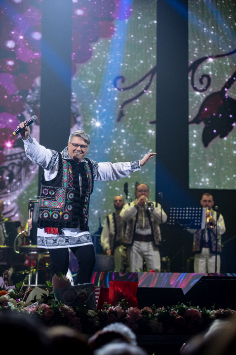 Fuego, show total cu folclor la Sala Palatului