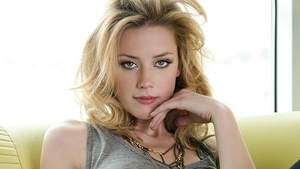 AMBER HEARD le aprinde imaginaţia bărbaţilor! Cum s-a pozat fosta soţie a lui JOHNNY DEPP