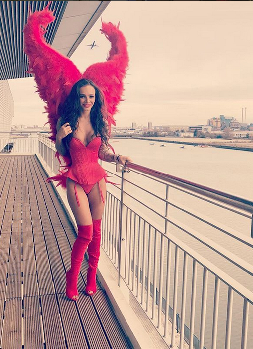 Cât câștigă una dintre cele mai bine cotate animatoare de la noi! Jessica este o adevărată bombă sexy: ”Nu mi-e rușine, este o muncă cinstită și grea!”