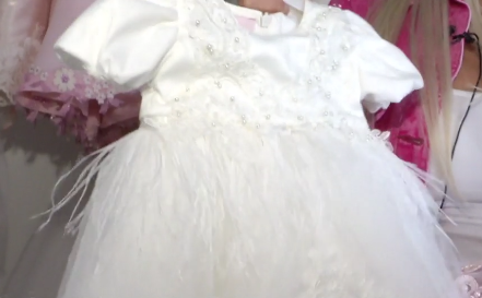 Bianca Drăguşanu i-a pregătit în detaliu ţinuta Sofiei pentru botez