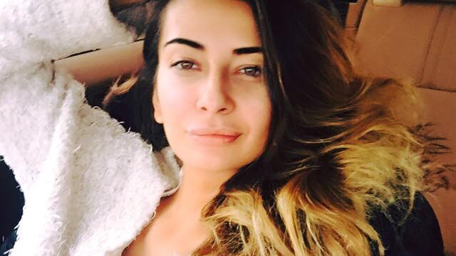 Cum şi-a făcut selfie DJ-iţa topless de toţi fanii au avut palpitaţii! Dj Harra şi-a zburlit părul şi...