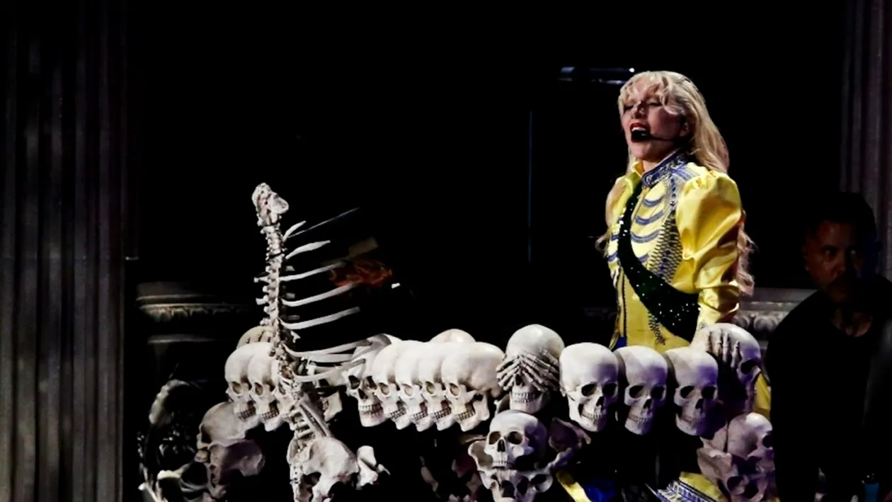 Ritualuri sataniste și atentate cu explozibili la un concert uriaș cu două milioane de oameni în public