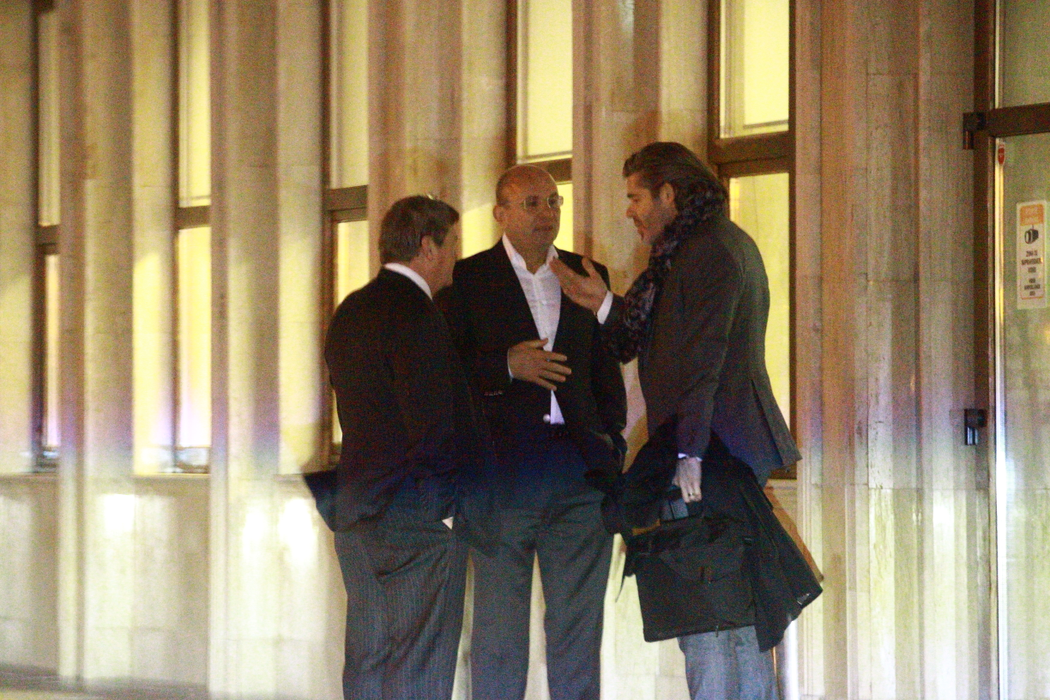 Cozmin Gușă, într-o discuție cu Michael Petres și Mark Roberton, la Aeroportul Băneasa