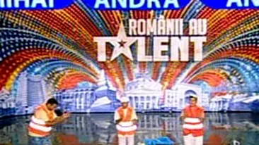 Au facut curat la talente! Trei baieti de la salubrizare au adunat sticlele goale de plastic si au cantat cu ele la Romanii au talent!