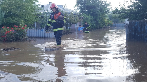 O nouă comună din județul Galați a fost măturată de ape. Puhoaiele de apă s-au revărsat pe străzi