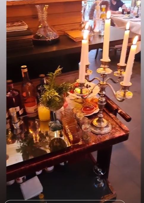 Oana Roman și Marius Elisei, întâlnire romantică la un restaurant din Pitești? Diva și-a făcut o schimbare de look uriașă + cum s-a filmat alături de fostul soț