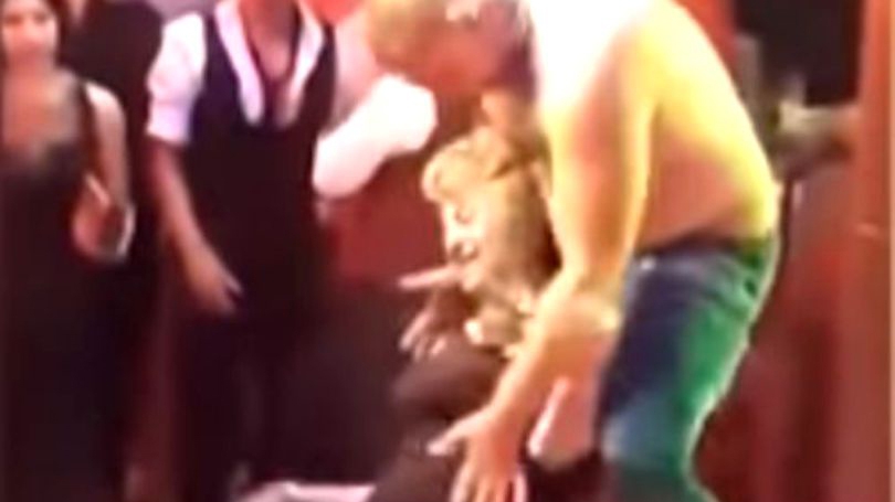 Profesoara care a dansat erotic la Balul Bobocilor şi-a dat demisia! Imaginile fierbinţi au devenit virale