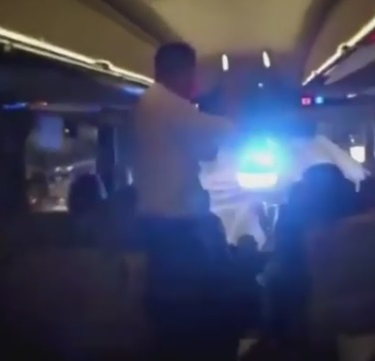 Cristiano Ronaldo, show în autocarul Realului pe melodia unei trupe româneşti! Colegii l-au aplaudat şi s-au distrat copios pe seama lui