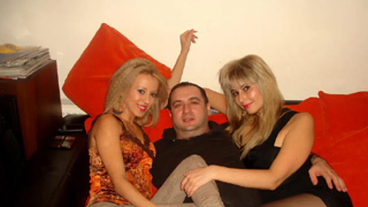 Leo de la Strehaia a dus-o in pat pe Larisa Dragulescu! Li s-a alaturat inca o blonda!