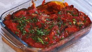 Musaca de post ca la Mănăstirea Țigănești. Rețeta maicii Pantelimona pentru o textură cremoasă și aromată