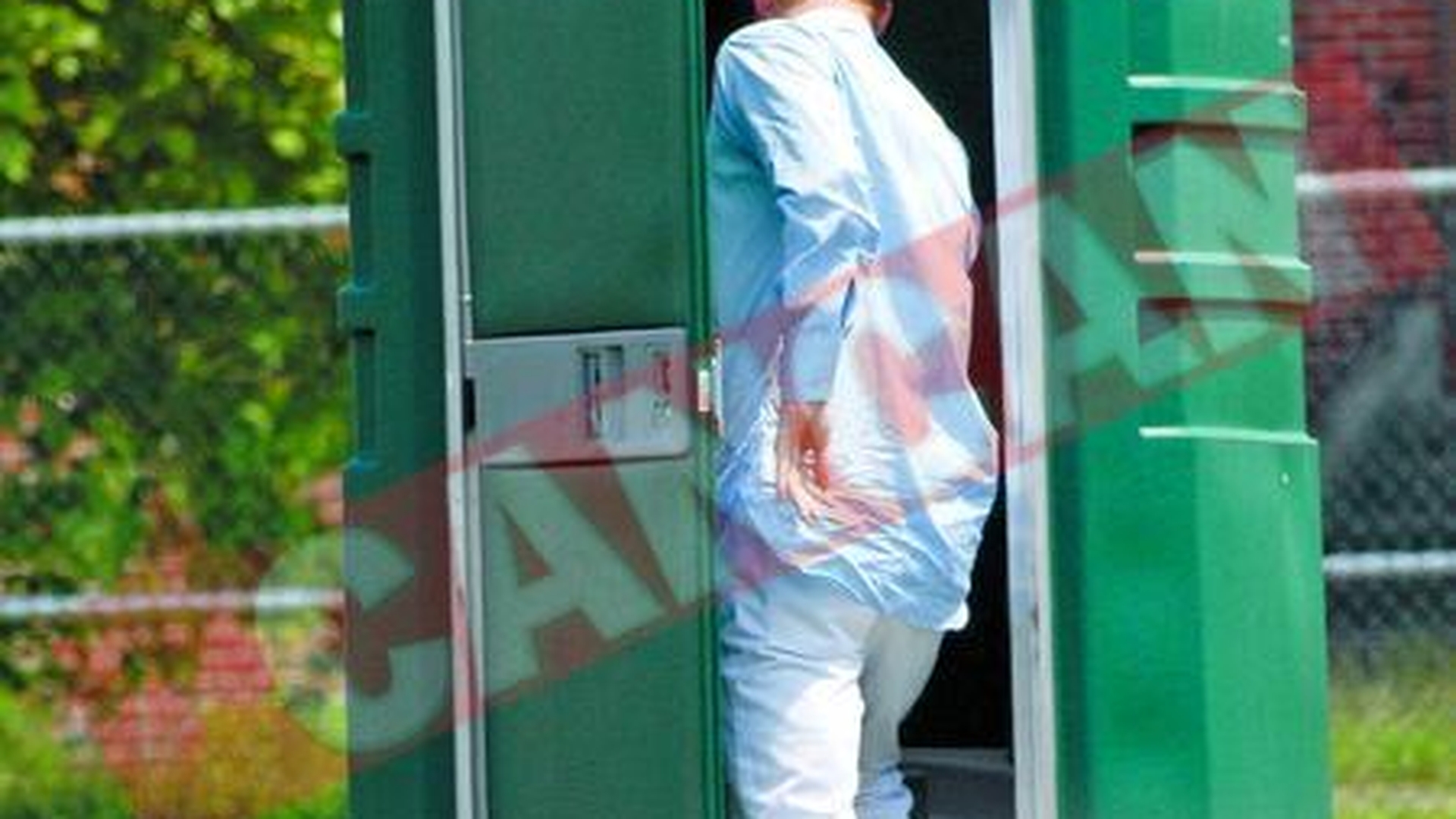 Pe Harry l-au apucat nevoile in public