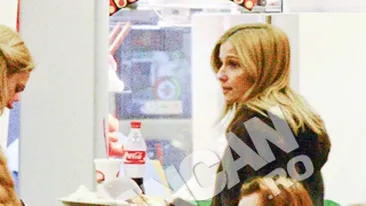 Irina Truica si-a scos gemenele la mall