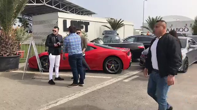 Pentru 100 de lei, Gunata şi-a lăsat maşina luxoasă ”la botul calului”