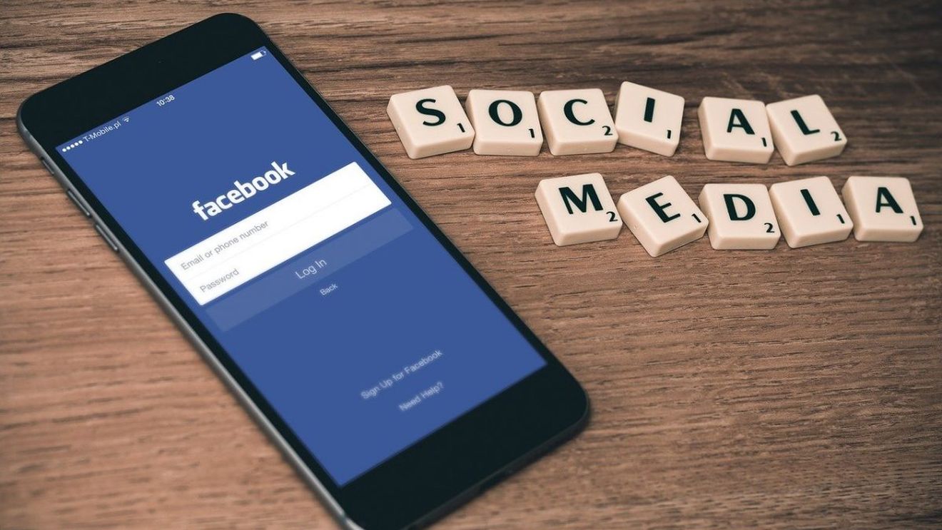 Facebook își schimbă numele!? Care este motivul pentru care Mark Zuckerberg ar dori acest lucru