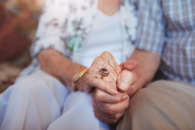 Un pensionar din Constanța cere cu disperare ajutor pentru soția lui, care este diabetică
