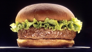 Tragedie. A murit după ce a consumat un hamburger. Acesta conţinea...