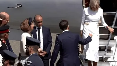 Emmanuel Macron, umilit de soţia sa în faţa cuplului regal William – Kate Middleton. Gestul transformat în moment stânjenitor