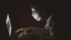 Când trebuie să mergi la spital dacă ai COVID-19? Tot mai mulți români ajung la medic mult prea târziu